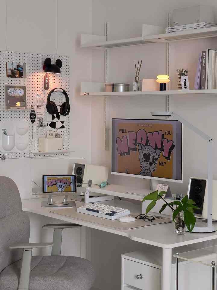 #예쁜템최고야 Rekomendasi tempat baca dengan sentuhan logam🫶
Saya tidak membaca buku, tetapi saya butuh tempat baca🥹✨️
Tempat ini juga cocok untuk menaruh tablet atau ponsel! Kombinasi perak yang keren dan akrilik transparan
Tidak terlihat kaku dan keren❄️

#Meja kerja #데스크테리어 #데스크소품 #데스크셋업 #데스크꾸미기 #책상 #스페셜크리에이터 #책상꾸미기 #독서대 #독서대추천 #쇠테리어 #쇠테리어소품 #서재 #서재인테리어 #서재방인테리어 #공부방 #공부방꾸미기 #책상 #책상스탠드 #모니터받침대 #책상의자 #타공판 #타공판인테리어 #레어로우 #벽선반 #미키마우스조명 #미키마우스 #맞팔 #구축인테리어 

