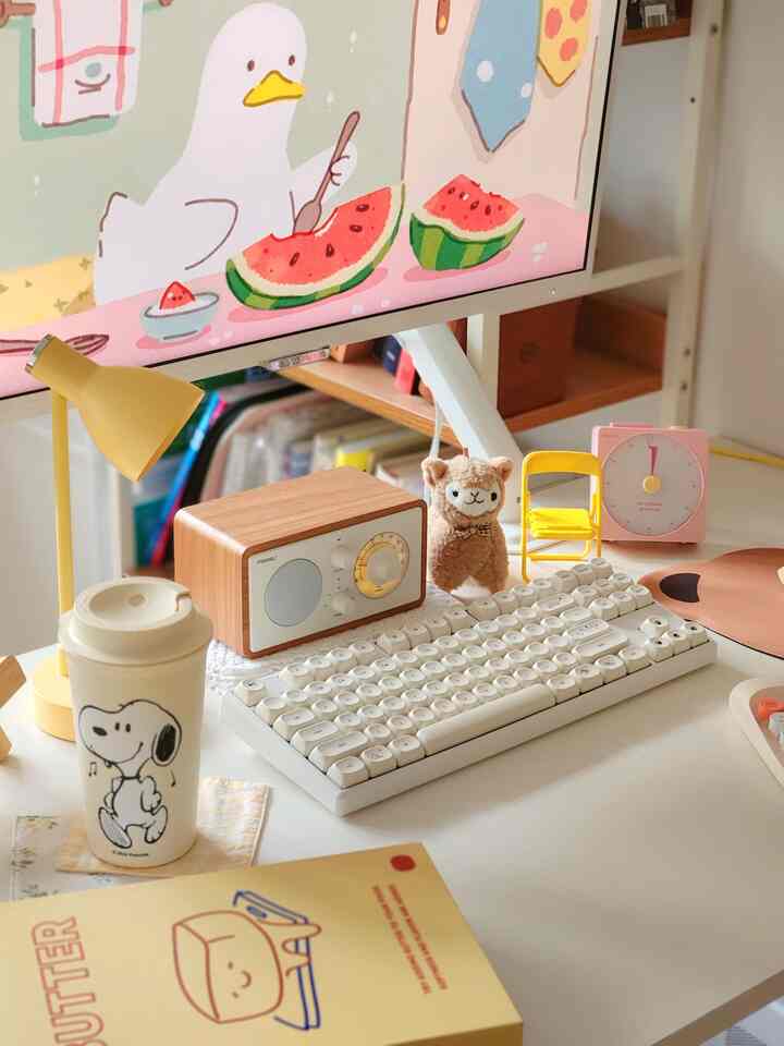 🦙小道具のおかげでアルパカは＃デスクテリア族📚

雑動サニーとキーリング、きれいな小物をあきらめない！アルパカはマキシマリストのデスクテリア人です🤣

＃デスクテリア＃書斎インテリア＃デスク飾り 