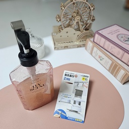 #살림살이  #콘수프기록  4
봉걸이용 펌프홀더
자리가 좁아 걸어 봅니다.
샴푸, 리스, 바디워시등 봉에 걸어 사용 할 수 있어요.
물때, 곰팡이 방지 공중부양템이에요.
사이즈 3.2cm 확인 필요해요.
#맞팔 #맞팔환영 #좋아요반사 #스크랩반사 #다이소 #공중부양 #펌프홀더 #욕실 #욕실인테리어 #대용량 #오늘의가든 #오늘의집 