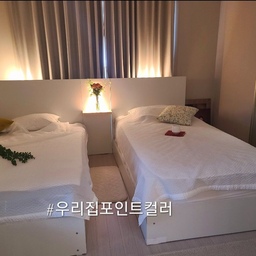 #우리집포인트컬러 #콘수프기록
우리집포인트컬러는 
화이트,그레이 무채색 기본으로..
식물로 그린 한 방울 정도인 것 같아요..
꾸미는데 재주가 없고..ㅋ 
색도 쓸 줄 몰라서..
그냥 안전하게 무난하게 선택하는 편이네요~~^^
#30평대안방인테리어 #안방 #침실 #안방꾸미기 #침실꾸미기 #포인트 #안방가구 #안방침대 #부부침대 #트윈침대 #맞팔
