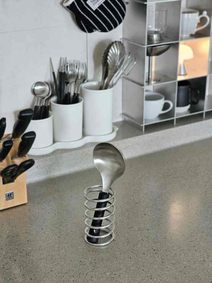 #gift   #셀프인테리어 #데코타일 #주방용품 #미니국자 #국자 #국자추천 #조리도구 #조리도구추천 #컵선반 #컵보드  #냄비손잡이 #패브릭소품 #화이트 #블랙 #블랙포인트 #모노톤 #톤온톤  #맞팔 #맞팔환영 