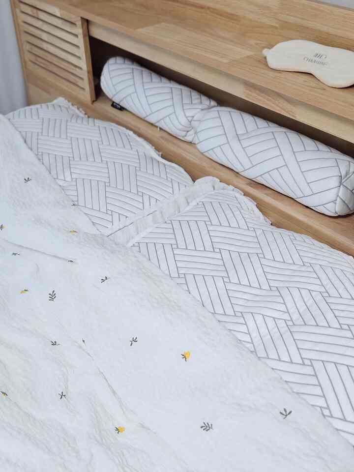 #夏の夏の準備  

快適な睡眠のために部屋ごとに寝具涼しく変えてくれました。
ソファにも涼しさを敷いてくれました。

＃コンスープの記録 