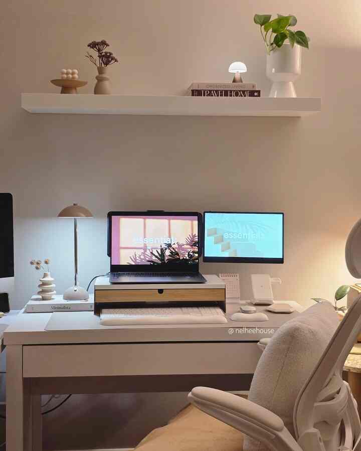 Jika Anda mencari dudukan monitor/laptop yang kokoh, terjangkau, dan fungsional, lihat IKEA! Ikea memiliki banyak pilihan dalam berbagai ukuran, warna, dan bahan. Saya suka desainnya yang modern dan laci besar dengan kompartemen sehingga saya dapat menyimpan iPad/aksesoris saya 👍

#homeoffice #deskinterior #desk #deskterior #ikea #affordabledecor #deskdecor #deskdecoration #cozyoffice #organization #deskorganization