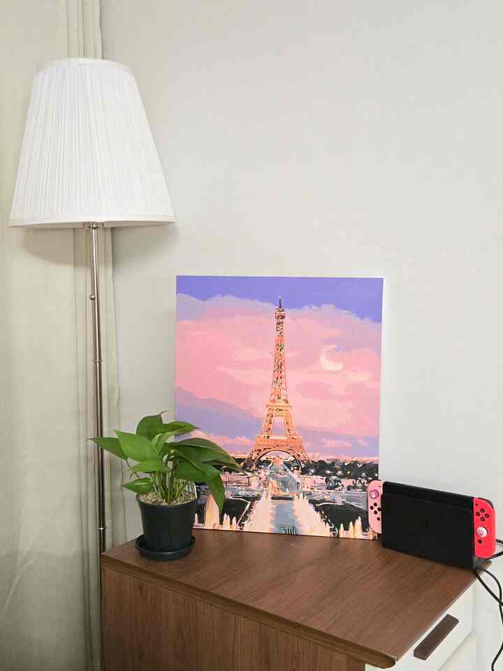 ＃かわいいテム最高です＃コンスープ記録 

ジャジャン~~いよいよ完成です！
完成したら確かにいいですね〜
実は半くらい塗った時は汚れて見て心配したんですよ😂
エッフェル塔見に行きたいですね！果たしていつ頃？ ㅎㅎㅎ

＃メイク絵画＃エッフェル塔＃絵画＃カラーリング＃アクリル化＃メイド＃返信