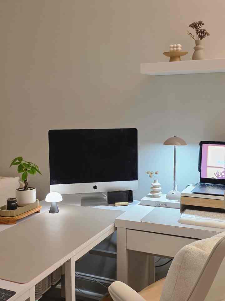 Ide penataan & penataan kantor rumah🤎

#kantorrumah #homeofficedecor #desk #deskinterior #deskdecor #homeofficeinspo #beigeinterior #lamp #deskterior #whiteinterior