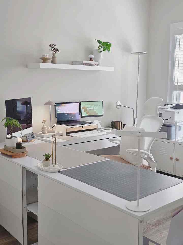 Home office Inspo🤍🤎
Daytime (bright/airy) vs. nighttime (cozy/moody)

#homeoffice #desk #deskinterior #deskterior #deskdecor #homeofficedecor #homeofficeinterior #homeofficedecoration #deskreset #deskorganization