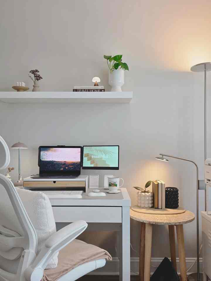Yang saya suka dari lampu lantai IKEA saya (Isjakt) adalah kepala lampu bacanya bisa disesuaikan! Desainnya ramping, kokoh, harganya terjangkau! 👍
#homeoffice #homeofficedecor #homeofficeinterior #deskterrior #deskinterior #deskdecor #homeofficedesk #white #ikea #ikeafloorlamp #floorlamp