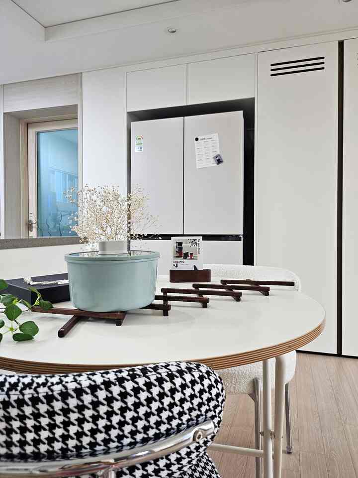 私たちの家のキッチンに感性的なスプーンを追加！
北米産クルミの木から作られた豪華なウォールナット色の「折りたたみ原木多用途支え」が私たちの家に着きました。 

ボックスを開く瞬間、原木ならではの暖かく高級な雰囲気にうわー～～😍 感嘆がお寺に出ました。 

多用途の支柱は折りたたみ式のデザインです。 
保管や持ち運びが必要なときは小さく折りたたんで、手軽に、
使用する時はずっと～広げて使用用途に合わせて長さを調節して使用できますよ。 

大きめの鍋やフライパンの2～3本は軽く上がるサイズで、鍋だけでなくホームカフェの小物を載せておくと雰囲気まで最高！感性いっぱいの空間になったんですよ。 

自家製ハンドメイド製品として 
パッケージもなぜこんなに豪華で丁寧に感じられるのか 
きれいながらもよく使う実用的な製品なので、家々などの贈り物としてもとても良いと思います ෆ 

＃かわいいテム最高です＃コンスープ記録2
＃お揃い＃おめでとうございます🤎🤎＃ポットポット＃多目的ソート＃折りたたみ支え＃多目的ウォッチドッグ＃クルミの木のポット＃キッチン用品＃キャンプ用品＃キッチン＃キッチン飾り＃キッチンインテリア＃キッチンアクセサリー＃ホームカフェ小物感性＃感性空間＃キッチンテーブル＃サークルテーブル＃リビングテーブル＃折りたたみテーブル＃ソープシス＃ホワイトキッチン＃原木小道具 
