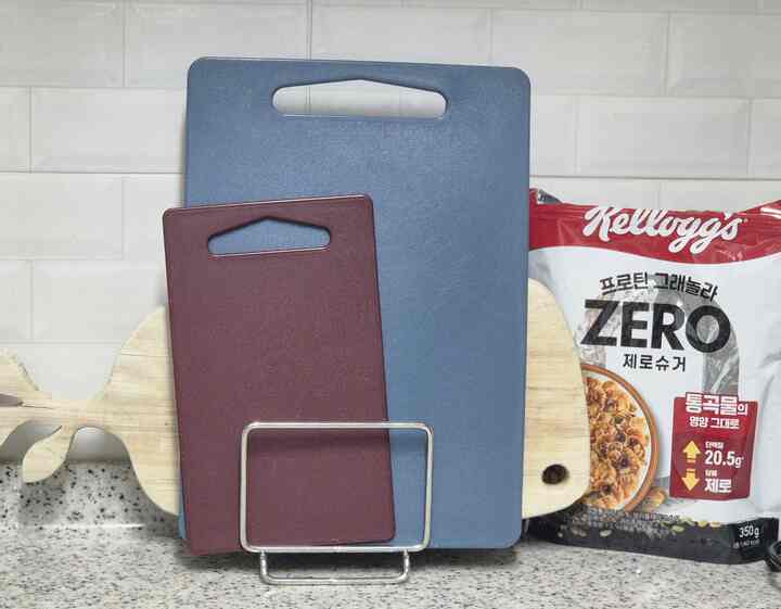 #イケアスタイリング

IKEAに行けば無条件に買わなければならないおすすめのテム！
コスパが良く、キッチンでよく使うサイズの
まな板2個セット💜💙カラーもきれいですね？


＃イケア＃イケアおすすめテム＃イケアロッカーハウス＃イケアキッチン＃イケアインテリア＃トーマおすすめ＃トーマセット＃トーマ＃トマガチ台＃トマグアム＃ダイソー＃キッチン整理＃キッチン＃キッチン小道具＃キッチン定着テム＃キッチンインテリア小道具＃調理ツール＃キッチンテム＃コミュニケーション＃