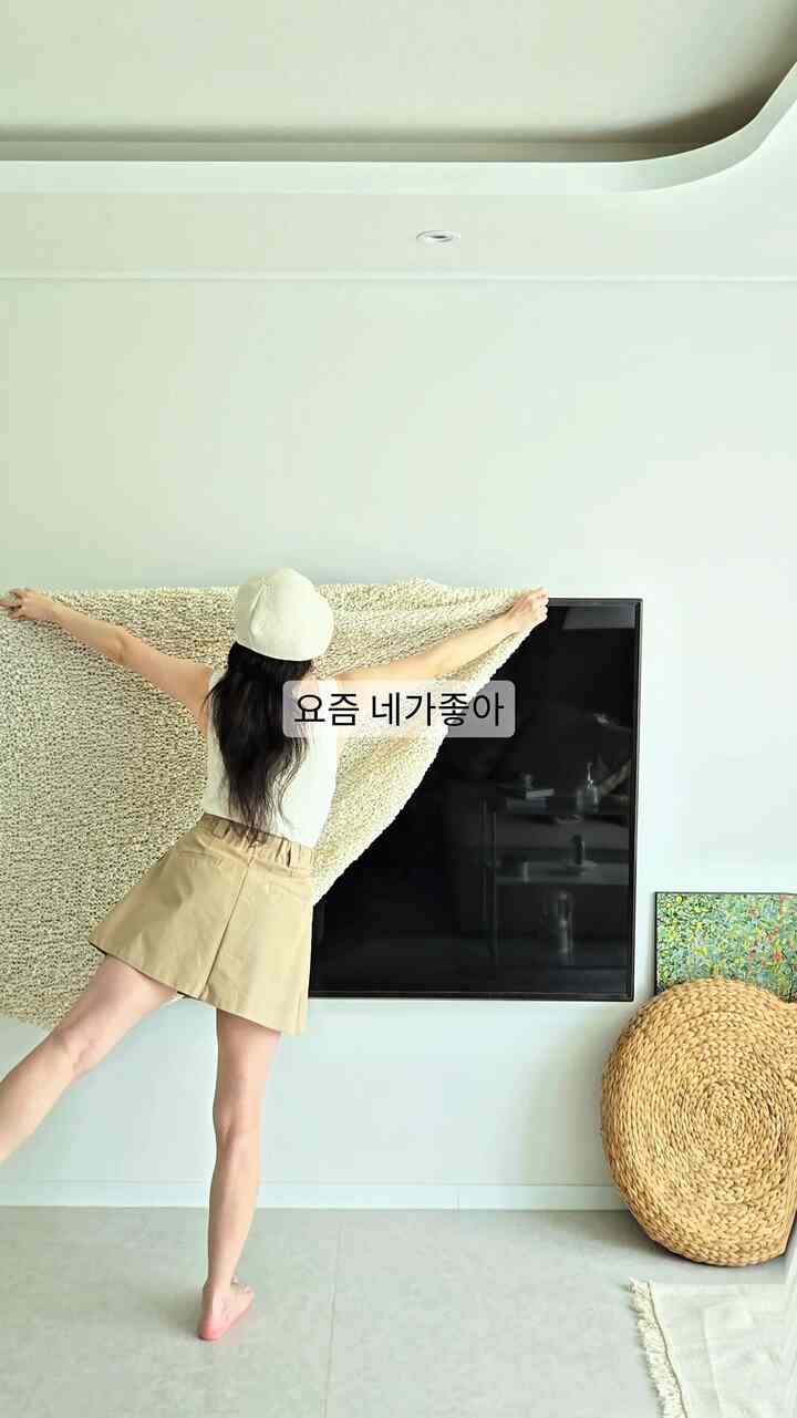 ＃今日の私たちの家4＃よく買ったダム＃LG
最近の天気が暑いので、家にいる時間 
好きでもっと楽しくなりました。
賢い家電のおかげで
生活の質もupup!!

清掃は
LGコードゼロロボキングA1オールインワンのおかげで
水モップも楽に
ベッドの下まで掃除してくれたら中が涼しい

LGスタンバイは私のペット家電✨️
ムービングホイールで家のどこにでも連れて行けます。
家事をするときは歌を聞いて
寝室に休む時はドラマも見て
ご飯の友達になってくれてペット家電にぴったりだと思います。

リモコンも可能です
フルタッチスクリーンに縦横モードも可能 
使いやすくて便利ですよ💕



＃コンスープの記録 
＃LG家電＃スタンバイミー＃ロボット掃除機＃LGスタンバイミー＃パラソル 
＃LGロボキング＃モダンハウス＃パラソルインテリア＃エルジ＃エルジ家電＃
