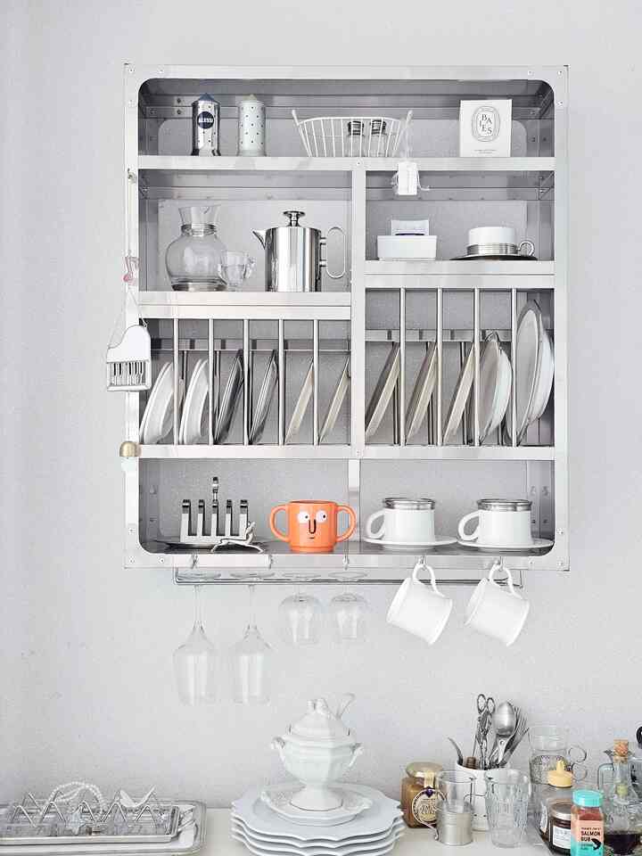 #내돈내산 3 #콘수프기록 🌷
.
My dear friends, this is Moon Morning.
Did you all have a wonderful weekend?!

I'm in zombie(?) mode with dark circles under my eyes, exhausted from the office work and air conditioning sickness,
but this morning (without realizing it lol), a housewarming party was announced, so I'm hurriedly uploading the event announcement feed😆
.
You said you'd let me know the date in advance... lol
A surprise, a surprise gift?! Did you give it to me... lol
I woke up to a surprise 😅 I thought it was Santa Claus? lol
.
✔️What was the answer to last week's quiz?? Orange Noonu
✔️Congrats to the winner: @때오짱🧡
While reading the comments from all of you, who are so talented (and there were many correct answers lol), I was having a hard time deciding on the winner,
so my husband just picked the winner, fresh from his seat, after looking at the comments.
I was so blunt about it.
Every family member said the reason was correct, lol
.
Anyway... It's a bit of a sudden housewarming party opening,
but we've prepared hard, so please come and see🥹
Let's have a good start to the new week, fighting!!
.
#SweetDarin #키친랙 #키친랙인테리어 #여름휴가 #마이다이얼로그 #오늘의집집들이 #선반꾸미기 #홈카페존 #홈카페인테리어 #홈카페꾸미기 #쇠테리어 #최애브랜드