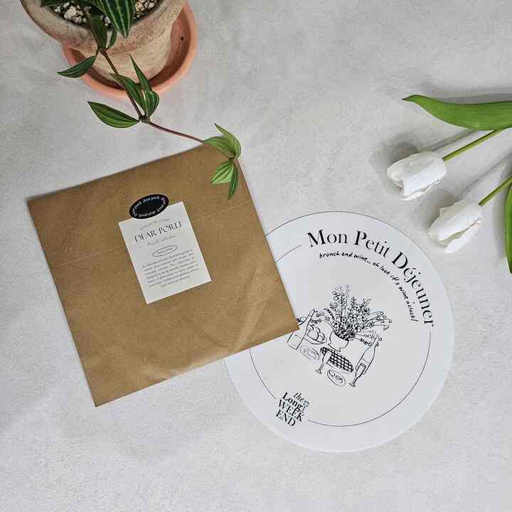 ＃製品提供＃インダクションマット＃マット 

インダクションを1年くらい使ってみると、残ギスもできて汚れも少しずつできているようでマット一枚だけしなければならないと思っていましたが、良い機会できれいなインダクションマットができました！

ディアポリというブランドのフレンチレタリングがあるマットで、私たちの家のインテリアにもよく似合ってインダクションに載せて見て楽しく写真を撮ったんですねㅎㅎ

インテリアに関心が多い方は実用性も重要ですが、インテリアを損なうのではないでしょうか？悩みが多いでしょう！ヨインダクションマットはインテリア効果まで見ることができますので、いいですよ😍

社長が以前にオジプオハウスメンバーとして活動しながら「私たちの家に本当によく似合うリビングアイテムがあってほしい」という気持ちで愛情を持って直接製品を企画して作った子どもたちで、よりきれいで信頼が行く製品です 🥺

ディアポリのインダクションマットは

✔️26cm 1枚+20cm 3枚で4pセット
✔️インダクショントッププレート保護+滑り止め機能
✔️ポットベースとしても利用可能
✔️食世紀、熱湯消毒可能

ガラス繊維シリコン特殊素材で430度まで耐えられる耐久性を持つ製品だから安心して使えます！

高い密着力で熱伝導率も最大化してくれるので、過酷な製品ですよ😍

ただし、IH加熱方式のインダクション専用製品なので、この部分を参考にしてください:) 

きれいなインダクションマットのおかげでインダクションも保護し、インテリア効果まで見ることができてとても幸せですね🤍

🤍製品情報_ディアポールシリコンインダクション保護マット 
💌インスタ_ @dearporli


＃キッチン生活＃キッチンキッチン＃キッチン必需品＃インダクション保護＃ホワイトインダクション＃インダクション＃ディアポリ＃レタリング＃フレンチインテリア＃ブレンチ感性＃花瓶＃感性キッチン＃キッチンハニーテム＃キッチン＃キッチンインテリア＃キッチン飾り＃キッチンサリムサル＃サリムサルテム＃必須テム＃ポット 


