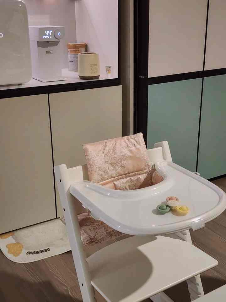 もう離乳食を準備するとハイチェアも子供に合わせて組み立てました🤭
結構よく座っていて不思議だった😁💜





＃今日の私の家 
＃メッパル＃メッパーウェルカム 