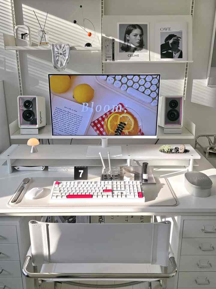 #콘수프기록 #집에서제일바빠 
On a rainy day, the sunlight feed is the national rate, right?😊
A day when I took a lot of pictures because the desk space illuminated by sunlight looked pretty~. The low-noise keyboard on the red point is shiny like the main characterㅋ
I hope there's no rain tomorrow~~~
#Desk setup #홈오피스 #서재인테리어 #서재꾸미기 #블루투스스피커 #스피커 #책상꾸미기 #책상인테리어 #키보드 #키보드추천 #화이트인테리어 #미드센츄리모던 #모던인테리어 #학생방인테리어 #공부방인테리어 #서재 #학생방 #모니터받침대 #쇠테리어 #벽선반 #원룸꾸미기 #작업실꾸미기 #데스크테리어 #데스크테리어족 #맞팔 #저소음키보드

