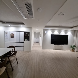 #모던대내추럴 #콘수프
모던과 내추럴 무엇을 선택해야 할까
고민스러순 우리집
아무래도 흔한美가 아닐까 해요.
그저 밝게만 하고파 시작한 인테리어
깔끄미 품어가고 싶어요
#디아망도배 #퓨어화이트 #핸디코트 #시그니월
#부분인테리어 #거실인테리어 #화이트인테리어 #콘수프기록