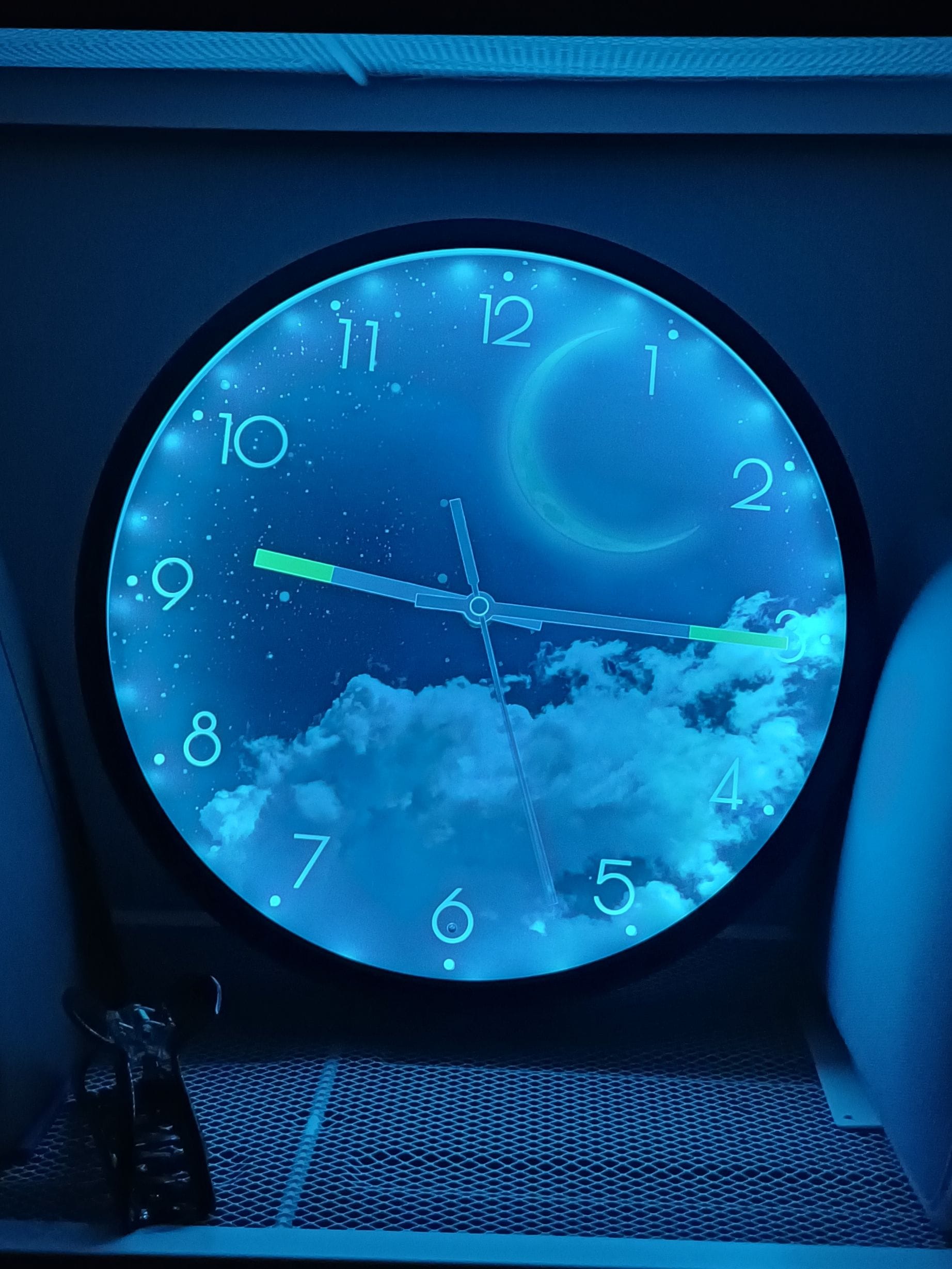 Glow-in-the-Dark Sound-Activated Wall Clock user photo