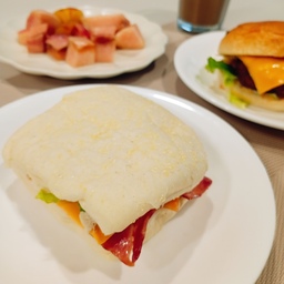 #오홈스토랑 #콘수프기록
샌디치가 갑자기 먹고싶은데...
이것도 먹고싶고 저것도 먹고싶고...
그래서... 두개 만들어봤는데...
오...안에재료는 같은데
뭔가 치아바타는 샌디치맛이고..
햄버거는 햄버거맛이난다😍#
#샌드위치맛집 #햄버거맛집 #치아바타샌드위치 #햄버거그램 #먹스타그램 #오늘뭐먹지 #맛스타그램 #간단요리 #홈카페 #홈쿡 #수제버거 #샌드위치그램 #점심메뉴추천 #집에서맛있게 #요리스타그램 #빵스타그램 #푸드스타그램 #간식추천 #브런치메뉴 #간편식
