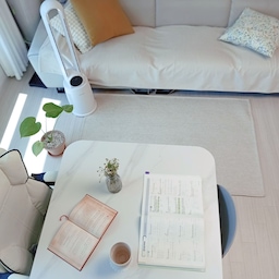 #오늘의우리집 #콘수프기록
밥먹다가 딱 거실을 봤는데....
너무 알흠다운 그림이 보여서.....
밥먹다말고 얼른 찰각...😍
방학 일줄남았는데.... 드뎌 한번은 보여주는구나😍
#거실인테리어 #집스타그램 #홈스타그램 #우리집 #아이방아니고거실 #육아맘 #아이와함께 #책읽는아이 #행복한집 #편안한거실 #홈인테리어 #우리집거실 #일상기록 #아이사진 #가족일상 #집꾸미기 #집사진 #아늑한집 #거실스타그램 #육아일상