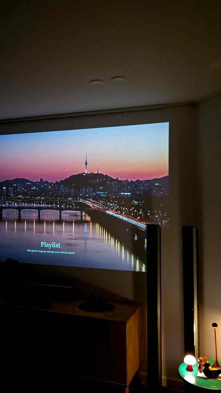 #movienight #コンスープ記録 

土曜日です。
土曜日だから

映画を選ぶ前に
隠れた時間🎵

何を選ぶか
楽しい想像旅行

最近何が楽しいですか？
選んでみると、30分のウィリックㅜ
。
。
。
#FTC16 #FTC16期の話
＃空間記録＃今日の私たちの家 
＃マキシマリストのミニマルライフ＃スペース記録
#アルティルーム #映画室 #ビームプロジェクター #ジャスミニビーム
＃家の装飾＃インテリア＃ホームスタイリング＃ホームデコ＃ビンテージ小道具
#homesweethome #interior #homestyling #homedecor #vintagestyle