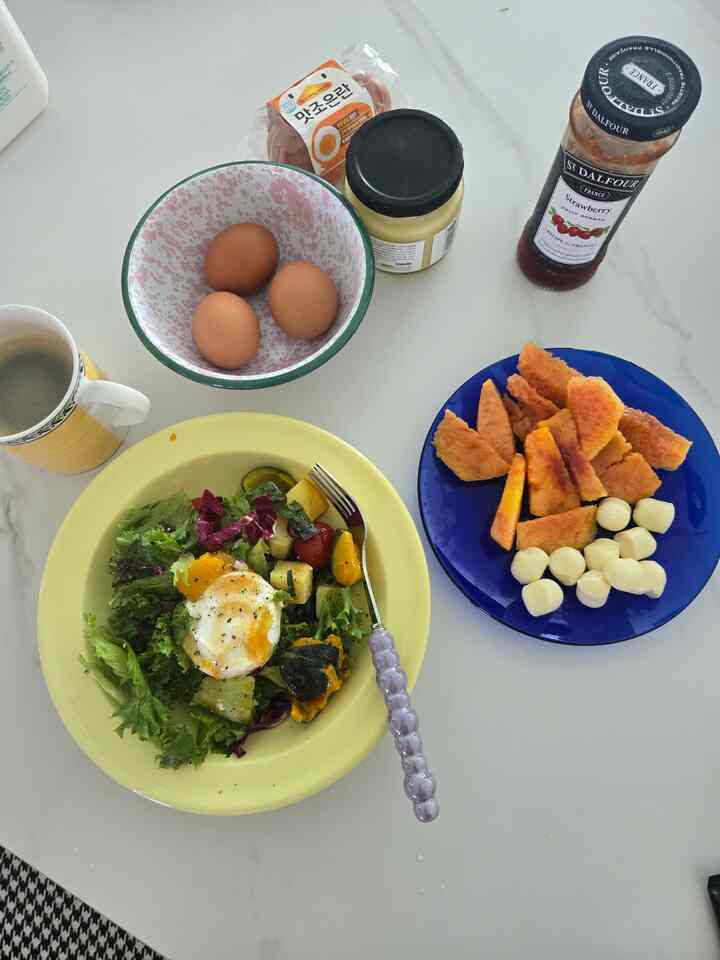 #オーホームストーリー

最近再びサラダを食べます。もちろん朝だけです。
だから歳は遅くなりますが、😂

兄は家を数日空にして定期配送で食べています
サラダを配送中止する必要がありますが点滅しました。
ありがとうございますｗｗｗｗｗｗｗｗｗｗ

私は6つが週2回来ます。
私はあなたのカップルが一緒に食べるので、6つずつ週2回しました。
近所のサラダ屋さんで出荷してお召し上がりください
今日も食べてみてよかったら食べてみましょう。

それぞれ野菜やナッツグリックヨーグルトなど様々に構成されています。
感動卵と各サラダに似合うソースも一緒に入っていますよ！

私のようにサラダミルフラップも作る面倒な人には
定期配送で食べるのもいいと思います💚


＃コンスープ記録＃サラダ料理＃サラダプレート＃サラダ定期配送
＃健康的な食事＃健康的な食事＃朝食の食事＃食事 
＃真珠のカートリッジ＃ビレロイアンボッハ＃
#ホーリーボウル 