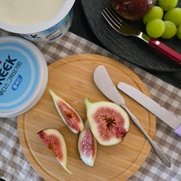 #콘수프기록 
#오늘의우리집   5
무화과  요즘 너무 맛나서 신났어요
무얼 만들지 행복한 고민🤗😚🫠😍
무화과는 사자마자 씻지말고 한개씩 키친타올에 싸서
밀폐용기에 보관하면  2주는 거뜬해여😄😄
#무화과 #무화과요리 #무화과계절 #홈쿡 #홈스토랑 
#오늘장면한컷 #오늘의기록 #무화과보관법 #키친타올
#바퀜 #저장용기 #살림템 #여름과일