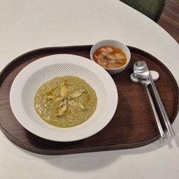 오늘은 전복죽💚🤍
장이 안좋은 남편때문에 오늘은 전복죽을 먹었습니다ㅎㅎ
저번에 구매한 한끼전복죽👍👍
냉동해놨던거 해동해서 물 800ml만 넣고 끓이면 끝입니다😍❣️
맛있고 든든한 저녁이었네요ㅎㅎ
#오홈스토랑 #콘수프기록 #저녁메뉴 #저녁식사 #전복죽 #전복 #죽 #죽끓이기 #맞팔 