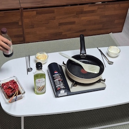 #콘수프기록집
#오늘의우리집
소고기 양념해서 구워서 바로바로 먹으니 너무 맛있네요~!
예전에 컴퓨터 게임중에 석쇠 위에서 고기 굽는 게임이 있었던 것 같은데, 갑자기 그 게임이 떠오르더라구요 ㅎㅎ 
저와 동년배 분들은 왠지 아실 것 같아요
#고기파티 #고기불판 #고기요리 #고기반찬 #고기맛집 #소고기요리 #소고기파티 #요리도구 #요리는장비빨 #요리공간 #좌식테이블 #좌식책상 #좌식인테리어 #벤치의자 #벤치 #벤치수납장 #벤치형의자 #벤치인테리어 #벤치형소파 #벤치형수납장 #소통 #맞팔 #평일의우리집 #평일일상 #일상기록 #일상공유 #구축인테리어 #구축아파트