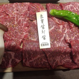 #일상기록 
마지막 콩쿨심사 끝나구 유명한식당
살치살 머그러 와써오~늠 맛잇네오
7인분 순삭😅 역시 소고가~~ 최고네오
#소고기 #소고기요리 #살치살 #한우 #식당 #외식 #단백질 #단백질식단 #숯불구이 #선팔 #맞팔 #챌린지참여 #챌린지 #한식밥상 #반찬 