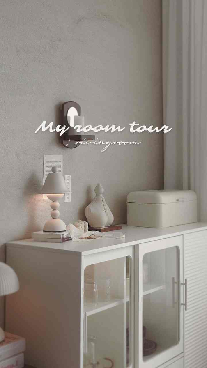 #マイルームツアー #rivingroom
家の中で一番の時間を過ごす空間であり、 
私たちの家の雰囲気を最もよく見せるリビングルームを中心にしてみました。 （* 'ᵕ'）ﾉ🤎

日差しが入る時間帯ごとに変わる感じのおかげで、同じ空間なのに毎回新しい魅力があります。小物や家具の配置にも私の好みを少しずつ盛っておくと、時間が経つにつれてより快適で居心地の良いリビングに変わっていきました。 📸🪑




今日の家