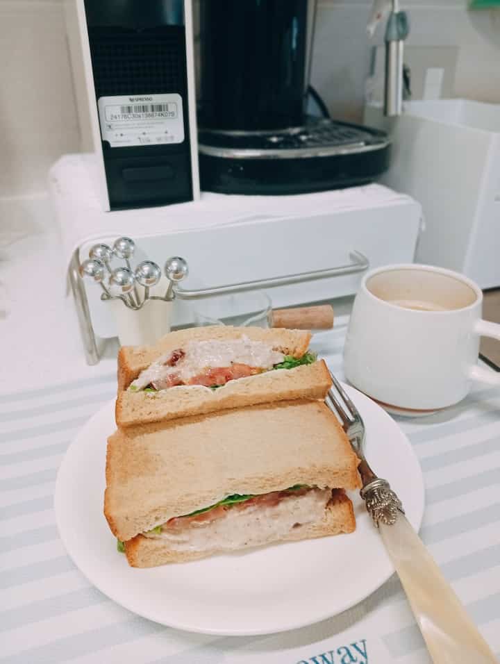 #콘수프기록집 #예쁜템최고야 

今日の昼食は夫がサンディッチを買ってくれました  #샌드위치그램 #샌드위치추천   #점심추천 #점심메뉴   #홈카페스타그램 #커피타임   #일상스타그램 #먹스타그램   #오늘의집밥 #간단한점심 #맞팔