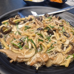 #추석연휴
#가족모임
맛있게 먹은 중식~
얼굴보니 좋네요
