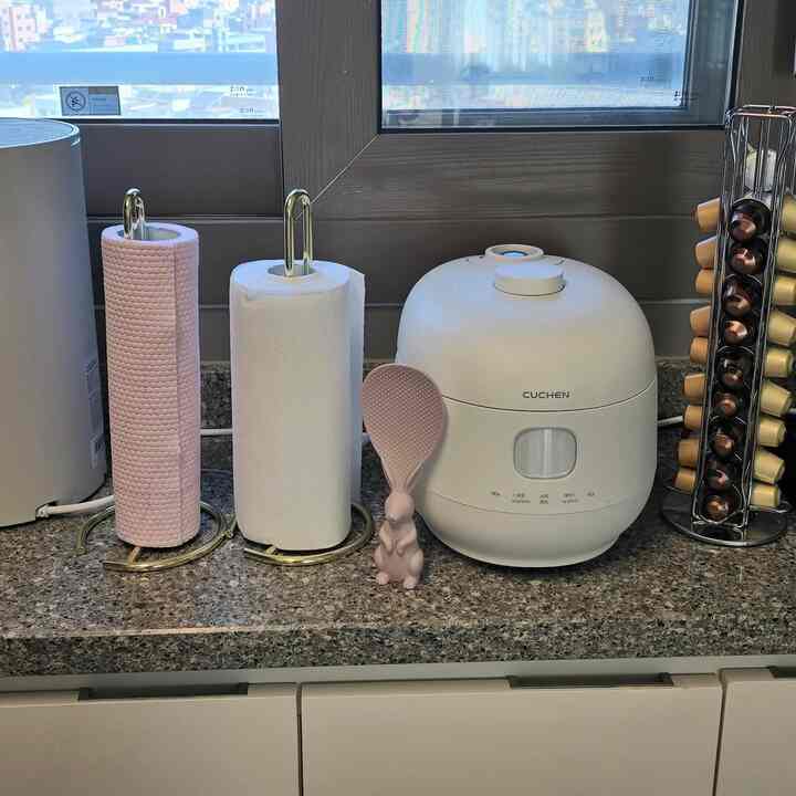 Colorful and versatile, these kitchen towel holders & rice spatulas are a must-have.

#HousekeepingEssentials #밥주걱 #토끼주걱 #키친타월걸이 #키친인테리어 #주방용품 #주방필수템