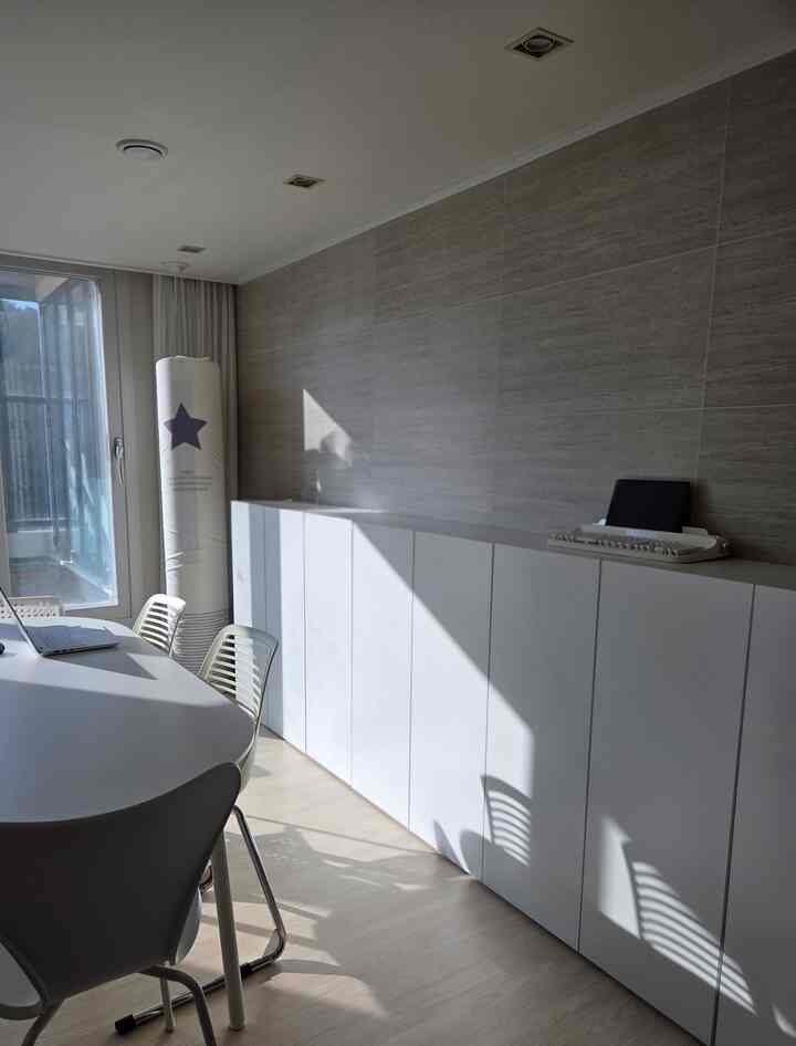 ＃コンスープ記録集＃今日の私たちの家 

朝の日差しが深く入った週末
第二、第三はサッカー大会
まずは散歩する必要があります🤍

＃週末の日常＃週末の朝＃週末の最も忙しい＃リビングの装飾＃リビングテーブル＃リビングルーム＃秋＃秋私たちの家 