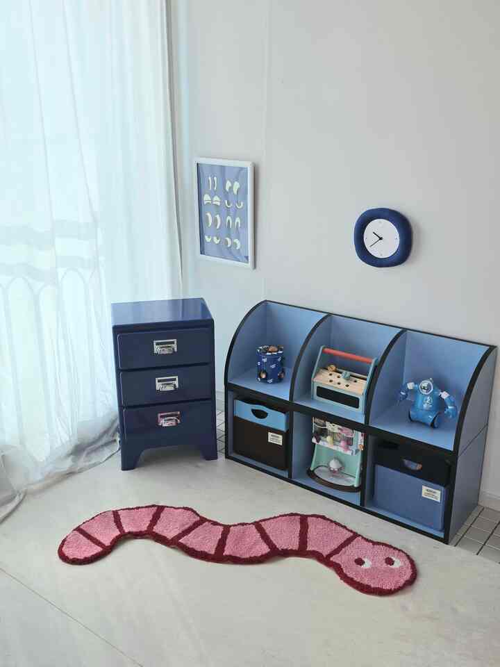 ブルーの味を知ってしまった5歳。
4歳まででもピンクの服を選んだ息子
これは女色じゃないですか！し始めました。
突然の息子も突然オレンジ色の靴を投げる
青い靴！を叫びます。

女色男色ということはないと言ったが
本人も知らないようにブルーを探すようになります。

私の好みもブルーラとても幸い。

#コンスープ 

#ブルーインテリア 