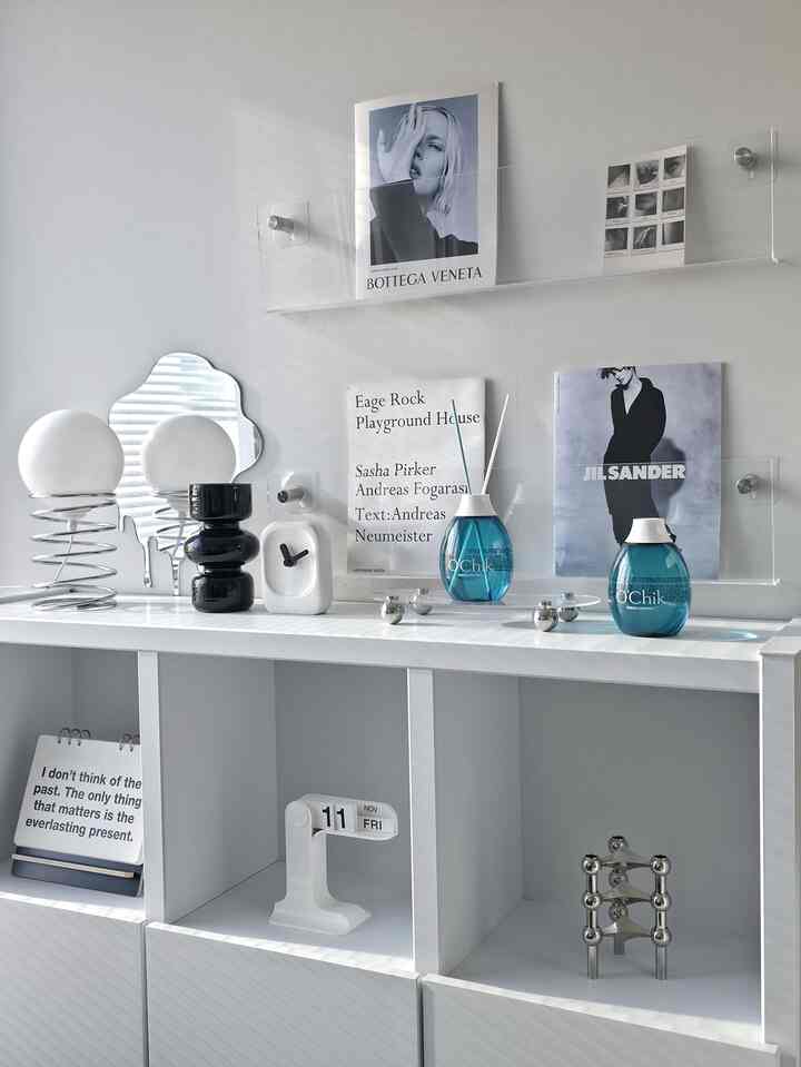 ＃コンスープ記録集 
一日を始めるとき、ほのかな香りが与える雰囲気が本当に大きいでしょう〜
だからディフューザーは家の中に置くようになりました。
書斎には💧水滴状のボトルと見るだけでも清涼で綺麗なデザインのディフューザーを置いたが、あまり強くない香りなので一日中頭の中まで澄んでいるような感じ〜
容量も多めで一度入れれば長く使えるという点も大満足ですよ～

＃ディフューザー＃ディフューザーおすすめ＃ディフューザーギフト＃家の贈り物＃屋内ディフューザー＃香りテム＃香りのテリア＃diffuser＃知人ギフト＃オブジェ＃ギフトおすすめ＃新婚プレゼント＃誕生日プレゼント＃ホワイトインテリア＃デスクテリア＃ホームオフィス＃デスクセット＃デスク飾り#メイド 
