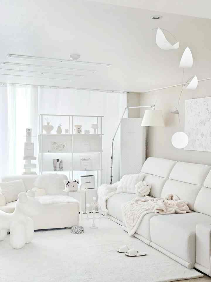 ＃幅の広いインテリア＃冬のインテリア
白くてかっこいい一目を待って...
。
ポグン、暖かさ？すると浮かぶ色は
どうやら「ホワイト」ではないかと思います🤍
私たちの家の冬のムードを担当しています
いくつかのホットアイテムを紹介します。
。
✔️温感発熱リビングラグ200×300：174,500ウォン
✔️プレッツェンフリース極細糸ソファ毛布：9,900ウォン
✔️ふわふわの結び目クッション、ミンククッション：19,800ウォン
✔️ホワイトコットンテリー感性室内化：9,900ウォン
✔️ドクターキムガン電気温熱蒸気：39,900ウォン
✔️ボドルボードル可愛さ担当ポニーチェア：179,000ウォン
✔️インテリアの完成は？猫🐾：家族のメンバー
。
＃スイートダリン＃極細サクッション＃年末インテリア＃ホテルのような私たちの家