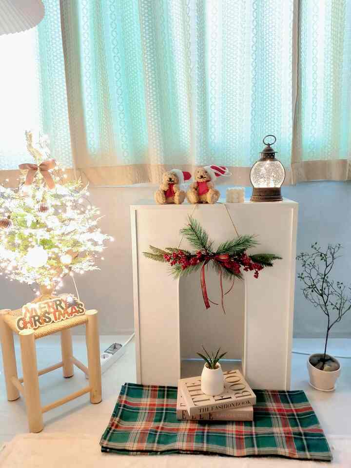 #今日からクリスマス
#2日目

今日からクリスマスの2日目
昨日到着したミニツリーと小道具で
私が一番好きな空間であるリビングルームで
設定してみました。 

暖炉コンソールはリビングルームにクリスマスを感じます 
飾るのに最適な場所です。 
飾ってみました。 

クマの人形はオーナメントとして出てきたが、 
私はオブジェとして活用しましたが、かわいいです^^

#クリスマスストーリー 
＃クリスマス＃クリスマス小道具 
＃クリスマス装飾＃クリスマス準備
＃リビングルーム＃暖炉コンソール＃暖炉インテリア
＃モデルブック＃リビングインテリア＃リビング飾り 
＃ラタンチェア＃ミニツリーおすすめ＃ミニツリー 
＃オーナメント＃オーナメントおすすめ＃調和ガーランド
#クリスマスインテリア 
#調和木 
＃ジャンステント照明＃暖炉飾り 
＃照明おすすめ＃暖炉装飾＃暖炉コンソールインテリア 
＃カーテン＃テーブルボー＃クリスマステーブル 
#カーテン


