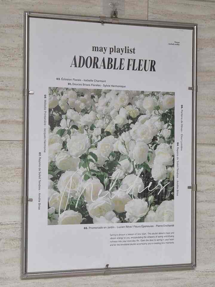 #今日からクリスマス
#6日目

ホワイトクリスマス❤️ 

#ホワイトインテリア＃20ピエロリビングルーム＃椅子＃鉄製家具＃大好きな愛情テム＃アパートのインテリア＃アイデア