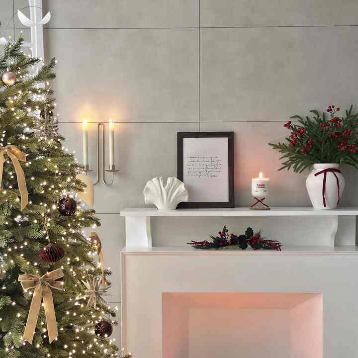 #今日からクリスマス #7日目記録 

ツリーでもクリスマス感性は吹き飛ばしますが
1つのツリーだけで終わるには、きれいなオブジェクトがたくさんあります
家の棚にオブジェ一つ二つずつ載せて飾る楽しみがありますよ
キャンドルと実の調和、ポスターなどでポイントを与えればもっと生き返る感性ですよ❤️

＃リビングルーム＃リビングルームインテリア＃ツリー＃クリスマス＃キャンドル＃調和＃ローソク足＃ポスター＃フレーム＃オブジェ＃果実