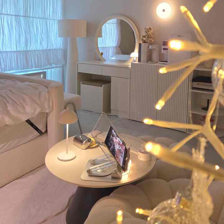 ＃かわいいテム最高です＃バターハウス 

いいえ、今日なぜあなたは暗いのですか？ 

この日は暖かい水でシャワーを浴びて顔にパックするか、 
ソファと一体になりたいです🤍

丸い顔のようなきれいな鏡がポイントです
バターハウスのオルオール化粧台 

私は角度のある家具を好まない。 
ドングルドングルの枠から収納型スツール、引き出しに隠されたハンドルまでディテール一つ一つ好み狙撃の化粧台です。 

カラーも暖かいクリーム色に 
フレームの厚さや鏡の部分が厚くてもっと可愛い✨️

化粧台を購入する予定の場合は、バターハウスに走ってください。 

@butterhouse_official 

＃バターハウス＃化粧台＃オルオール化粧台
＃家を飾る＃化粧台おすすめ＃ホワイトインテリア 
＃ホームスタイリング＃ホームスターグラム＃寝室インテリア＃寝室 
＃1000化粧台＃化粧台セット＃感性化粧台＃cozymood＃ヨーロッパスタイル＃ピンターレスト
＃照明インテリア＃壁飾り＃ベッドルームスタイリング＃子供部屋インテリア＃ワンルームインテリア