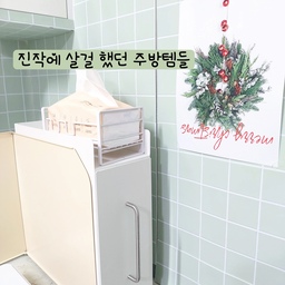#공간별살림템
#주방 
우리집 살림템은  주방에 진작에 살걸 
했던  살림템들 
자리만 차지하던 일회용 비닐용품들을
비닐정리케이스에 두니 뽑아쓰기도 편하고
자리차지 안해서 좋아요 
인덕션가림막은 양념이 사방으로
튀어도   엄청 잘 닦이기도
하고  청소를 좋아하지 않아 가끔씩 하더라도
말끔하게 제거가 잘 되요 
철제수납함은 빛을 보면 안되는 오일류나 자주쓰는
양념 보관용으로 딱인듯여
하나같이 없었을때는 너무나 불편했는데 
그 불편함을 해소시켜 주어서 너무 만족스럽다는^^
#주방인테리어 
#주방용품 
#인덕션가림막
#비닐봉투정리함 
#철제수납함
#구옥
#주방정리 
#가성비살림템
#주방
#키친타올
#시트지
#시트지시공 
#주방템 
#주방정착템 
#포스터
#포스터인테리어 