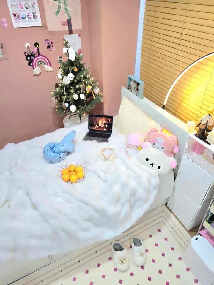 ＃冬の寝室のインテリア＃ブランケット毛布＃クッション 
今日の癒しは布団の中で..
キャロルを聞いて布団の中でみかんを食べながら休みたい居心地の良い感性の寝室に欠かせないモングルモングル 極細糸 ソフトブランケット毛布
雪のように優しい私の冬の寝室🛌 
冬には家が一番好き☁️🤍 布団の中が一番暖かい季節
小さなミニクリスマスツリーと穏やかな照明のおかげで 
年末のシーズン居心地の良い雰囲気の照明は低く、心はゆっくり.. 
ホワイトブランケット毛布が雪のようにふわふわ敷いている 
視覚的にも、触感でも暖かさが感じられますよね 

＃冬の寝室＃冬のインテリア＃ホームスタイリング＃ブランケットブランケット＃寝室の装飾＃冬の感性＃ホームスタイルの＃装飾＃家のコックムード＃パステルインテリア
＃子供の寝室＃冬の寝具＃寝具のインテリア＃寝室の照明＃寝室
＃収納ベッドフレーム＃寝室ラグ 