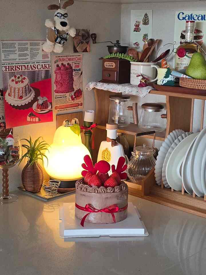親しい弟がホームベーカーであれば起こります🦌❤️

真心が届かない 
自家製チョコイチゴケーキ🎂
今年も彼女のケーキと
クリスマスを過ごすことができます
とても感謝しています🥹

＃自家製ケーキ＃本物の自家製ケーキ
#クリスマスケーキ #チョコケーキ
＃イチゴケーキ＃ホームカフェ＃キッチン
#キッチンインテリア #ビンテージムード
＃コンスープ記録＃今日の私たちの家
