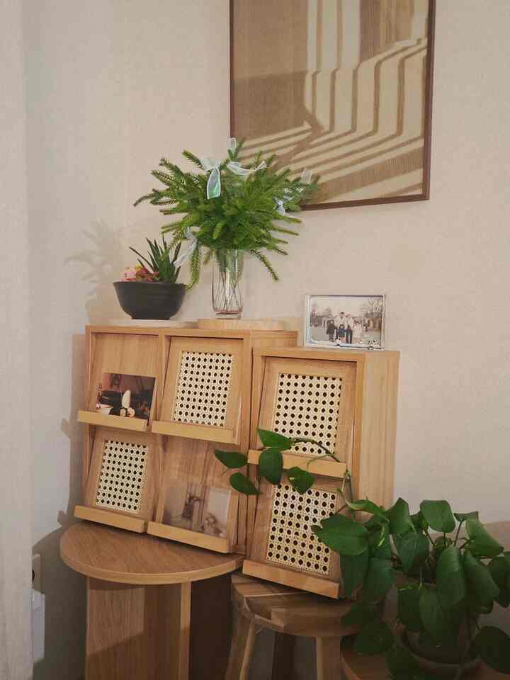 #콘수프기록집 #오늘의우리집

Yesterday, I went to Everland for a day trip. It was over 500km round trip, but my husband pushed me to get there. It was really cold🥶 It was so cold I had a runny nose. I didn't know it was this cold up north🥶🥶🥶🥶

Still, we rode the rides, saw the animals, and had a great time👍
I don't know the names of the pandas, but I was lucky enough to see them.
The babies didn't see them, but we saw a tiger up close🫢
We saw a sea lion from the front row🫢 We rode more than 4 rides.
The kids each bought what they wanted at the gift shop👍 We were satisfied.
It was a satisfying day because the kids loved it❤️

The kids are in good shape.... They wanted to go out again today.
My husband and I didn't have the energy, so we stayed home 🤣
While we were stuck at home, I cleaned up the tree :-) Space It's a bit awkward.

Tomorrow, I'm going to Hwasun Aquaana.
My husband said he'd use his vacation time wisely for the kids.
P Thanks to my husband, I'm skipping school to visit my elementary school-aged sister.
ㅋㅋㅋㅋㅋㅋㅋㅋㅋLet's go!!

#HomeDecoration #미니멀인테리어 #심플인테리어 #주말일상 #우드인테리어 #우드수납장 #일상 #일상기록 #육아일상 #육아