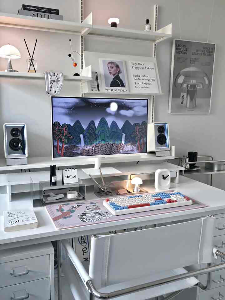 A desk space brimming with traditional beauty 🤍🩷
Inspired by the traditional painting "Hojakdo" ("Hojakdo"), which brings good fortune, and the "Ilwolobongdo" ("Ilwolobongdo"), which prays for longevity and peace, ABKO created the Day & Night special glass-coated desk pad.

I chose the Day version, featuring a tiger, which wards off misfortune, and a magpie, which carries good news, in bright, soft pink tones, giving my desk a warmer feel. 🐯

The glass coating and special film make it water- and stain-resistant, ensuring a clean, everyday desk.

The 5mm-thick cushioning provides comfort for your wrists.

This desk mat is perfect as a gift to wish good luck to those around you at the end of the year and the beginning of the new year.
It's also the perfect stylish souvenir for a foreign friend visiting Korea. 🩷

It's a space we see every day, so it's even more meaningful.
It's a small satisfaction on my desk these days. 🌿

#Long Pad #데스크매트 #마우스패드 #데스크패드 #게이밍장패드 #장마우스패드 #키보드패드 #데스크장패드 #책상매트 #키보드장패드 #컴퓨터장패드 #맞팔 #데스크테리어 #책상꾸미기 #인테리어소품 #연말선물 #선물추천 #외국인선물추천 #홈오피스 #책상인테리어 #키보드추천 #기계식키보드 #책상스타그램 #학생방인테리어 #서재꾸미기 #공부방인테리어 #무선키보드 #콘수프기록집 #살림살이 #앱코
