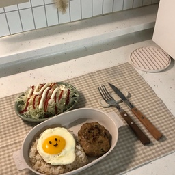 #콘수프기록집 #예쁜템최고야 
오랜만에 집에서 한끼 차려먹은날 !
요 함바그 너무 맛있잖아?
함바그에 케요네즈 양배추 샐러드 몬참지 ~
#오늘장면한컷 #집밥요리 #집밥기록 #함박스테이크 #먹방 #시리츠 #그릇추천 #주방인테리어 #주방용품 #선팔맞팔 #소통해요 #답방가요 #주방소품 #오늘의가든 #오가든 #키친크로스 #주방소품추천 #신혼집꾸미기 #신혼집주방 #전세집인테리어 #전세집꾸미기 #전세집주방 