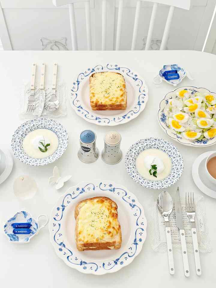 ＃今日の私たちの家2＃コンスープ記録集
簡単に完成 #ホームブランチメニュー
【クロクムシュ】一緒に作ってみましょうか！

#クロムムシュとは？ 
Croquer：カリカリに噛む。
Monsieur：紳士
1910年にフランスで初めて作られた
「サクサク神社のサンドイッチ」です。
。
✔️ベシャメルソース（バター50、小麦粉4T、牛乳300ml、塩コショウトーク）、パン、ハム、チェダーチーズ、モッツァレラ、パセリ
✔️170度オーブンで13分焼くと終わり。
。
ブランチの難易度は最下級ですが、味が好きです。
忙しい朝にすっかり作るのが好きです。おすすめ。
暖かいミルクティーにもとても似合いますね🤍
アリランアラリヨ、需要首ファイト!!ㅎ
。
。
＃甘いダリン＃クロックムッシュを作る＃ブランチを作る＃ホームカフェ＃カムトレイ＃ケンブロ＃イチェンドルフ＃サーブル＃スメグオーブン＃スメグ＃ポートメリオン＃ホームカフェ皿＃ホームカフェボウル＃食器おすすめ＃ホームレストラン＃ホームブランチ＃ブランチ