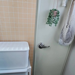 큰맘 먹고 나가는 우리집 빨래터 🧊
최근 랙선반으로 바꿨더니 
사이즈도 딱 맞고
수납이 좀 더 편해졌어요 
#콘수프기록집 #살림살이 #다용도실사용법
#캡슐세제 #세탁실 #시트지리폼 #세탁실매트
#세탁실선반 #정리수납 #좁은세탁실 #세제추천
#빨래바구니 #세제보관 #슬림선반 #퍼퓸세제