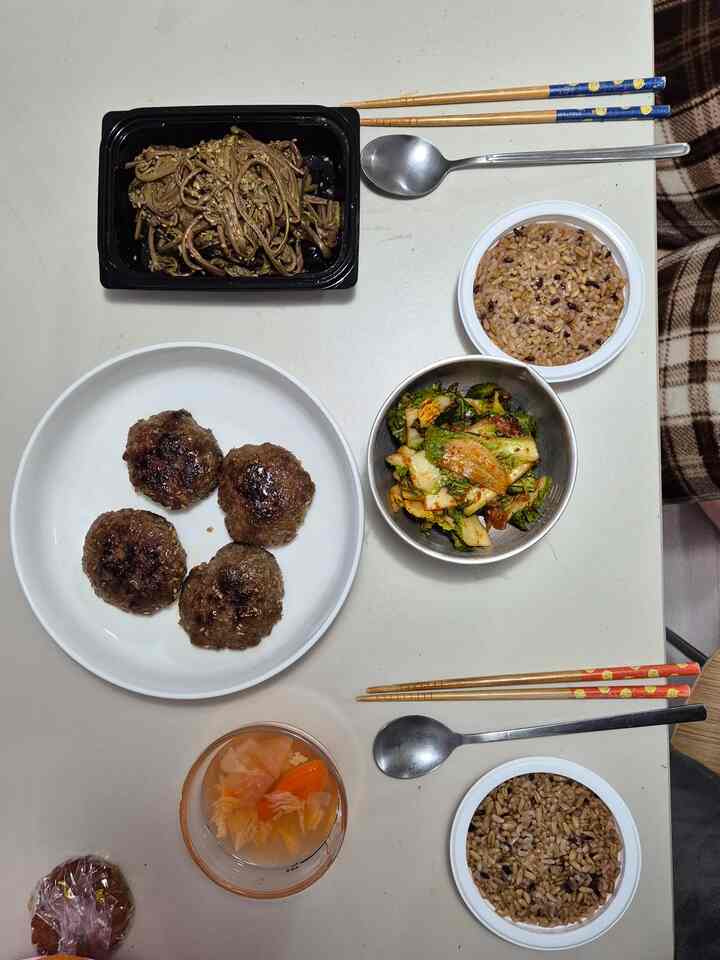 #コンスープ
#賢明な消費

バーゲンシュタイガーステンレス製キッチン用品は価格に比べて本当にクオリティが良くて、購入し続ける魅力がありますよ😘

#バーゲンシュタイガー＃ベージトンインテリア＃ダイニングテーブルテーブル＃ダイニングテーブルスペース＃ダイニングテーブルスタイリング＃食事スペース＃食事記録＃食事メニュー