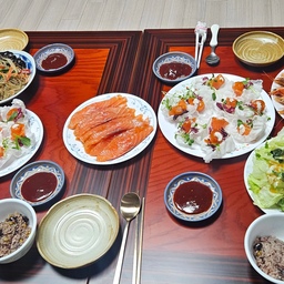 #콘수프기록집 #오늘의우리집 #우리집 #본가 #설날 #설날음식 
#콘수프기록 #콘수프 #콘수프챌린지 #챌린지 #챌린지참여 #소통 #소통해요 #소통 #맞팔 #맞팔환영 #맞팔해요 #맞팔선팔 #맞팔소통 #맞팔환영해요 #2월 #5일차 #5일차기록
안녕하세요.
이번 설날때 본가가서 
명절음식 먹었던 사진이에요 ㅎㅎ 
엄마 요리가 젤 맛있어요 정말🩷